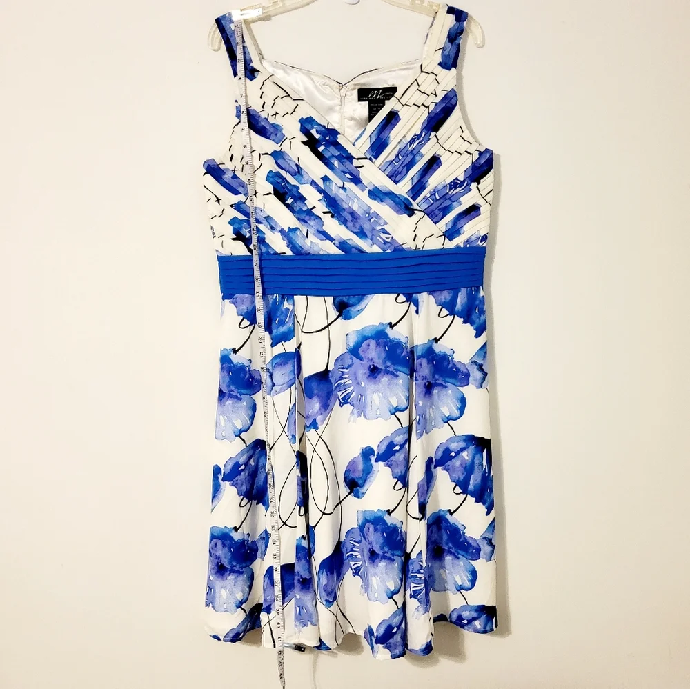 Midnight Velvet Blue/White/Purple Floral Print Surplice Pleated Fit & Flare Sz10 - Picture 3 of 9